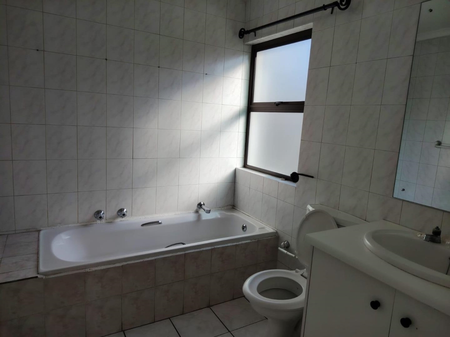 To Let 2 Bedroom Property for Rent in Lakefield Gauteng