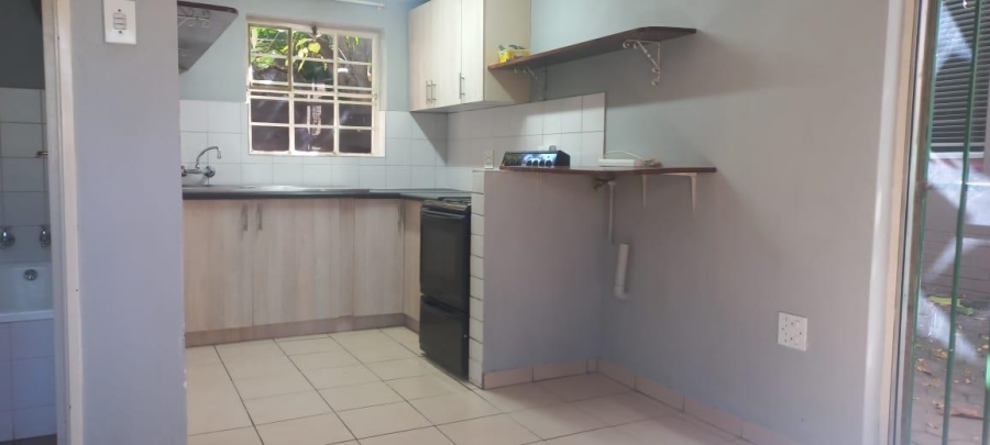 To Let 1 Bedroom Property for Rent in Mondeor Gauteng