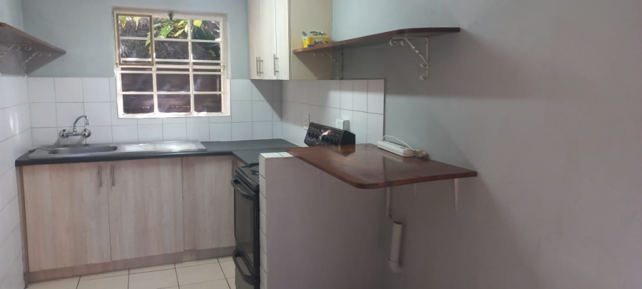 To Let 1 Bedroom Property for Rent in Mondeor Gauteng