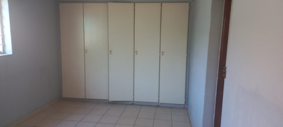 To Let 1 Bedroom Property for Rent in Mondeor Gauteng