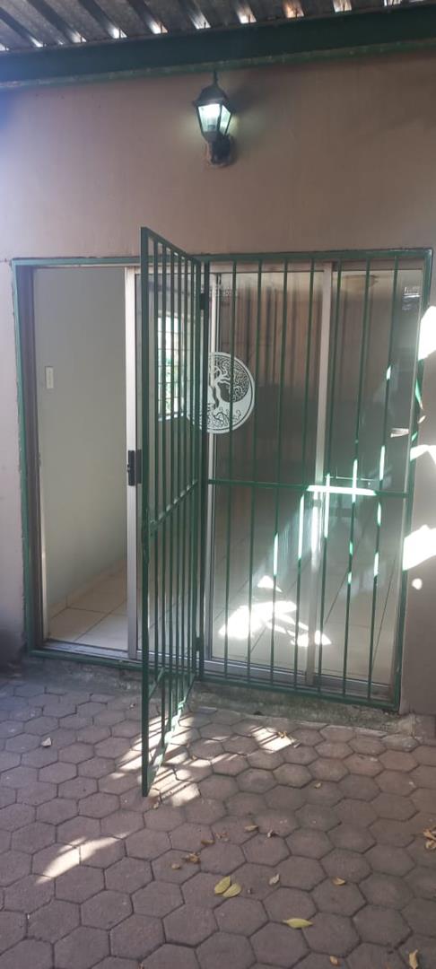 To Let 1 Bedroom Property for Rent in Mondeor Gauteng