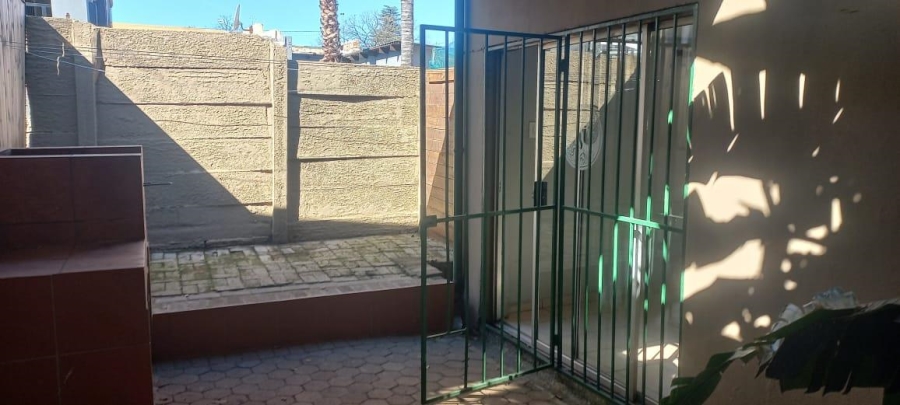 To Let 1 Bedroom Property for Rent in Mondeor Gauteng