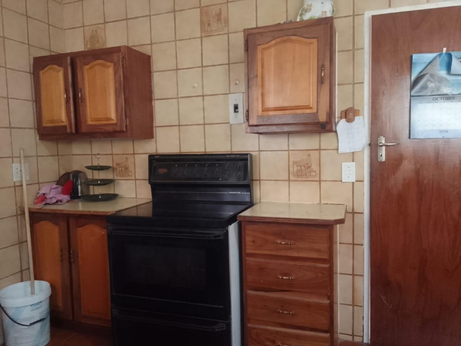 To Let 1 Bedroom Property for Rent in Mondeor Gauteng