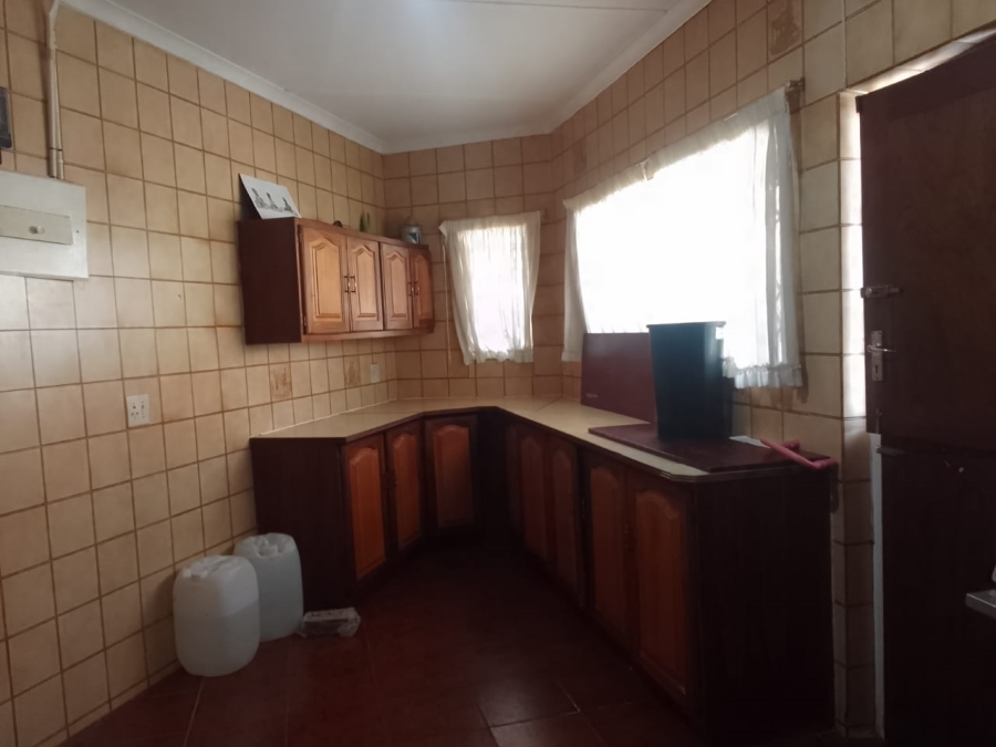To Let 1 Bedroom Property for Rent in Mondeor Gauteng