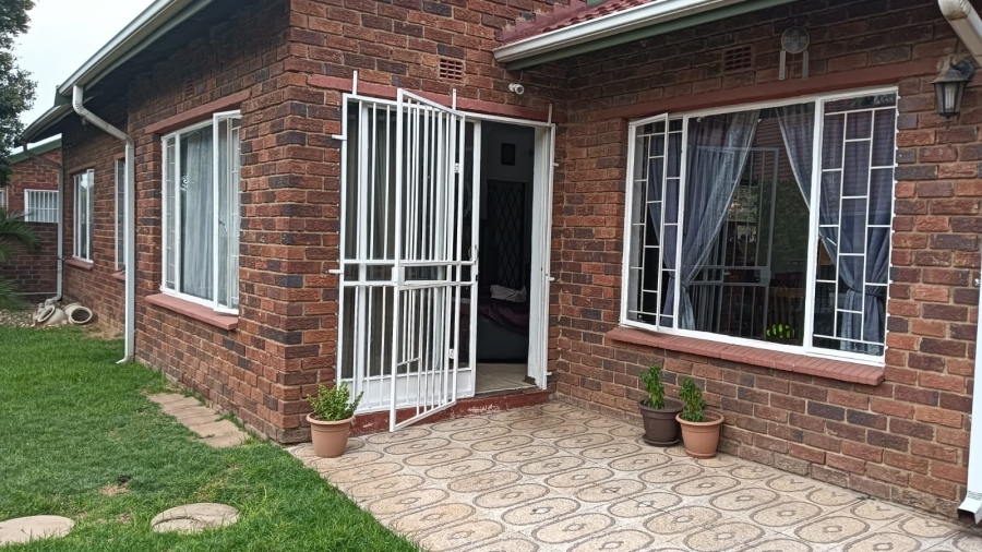 3 Bedroom Property for Sale in Edleen Gauteng