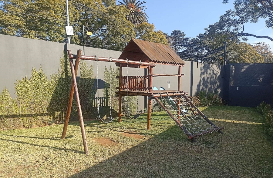 2 Bedroom Property for Sale in Waverley Gauteng