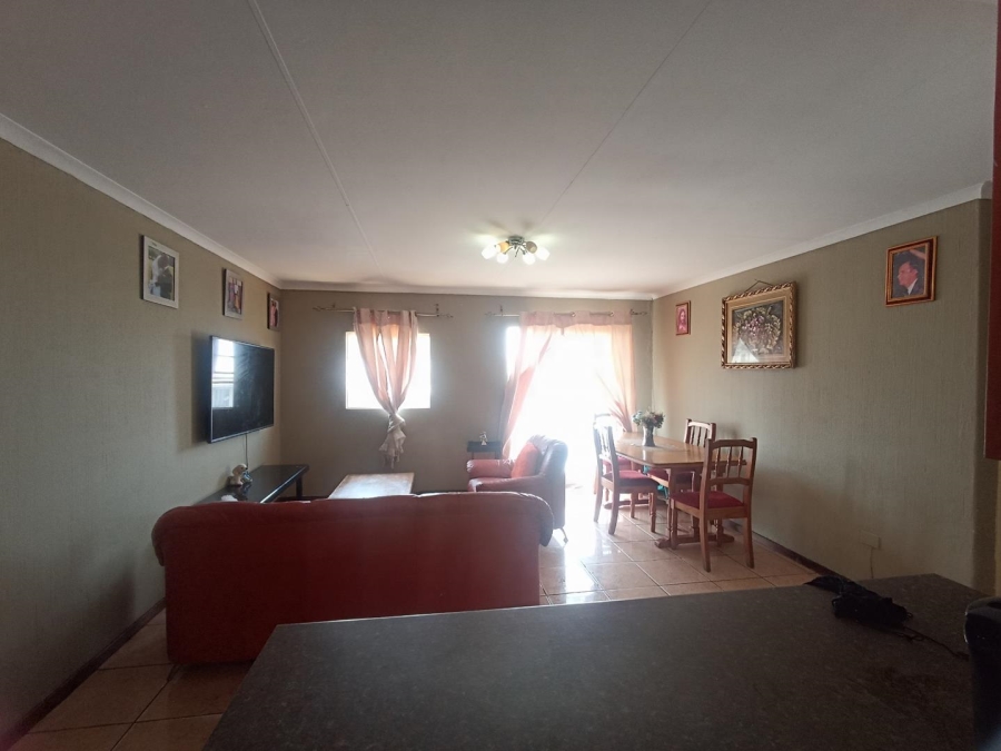 2 Bedroom Property for Sale in Whitney Gardens Gauteng