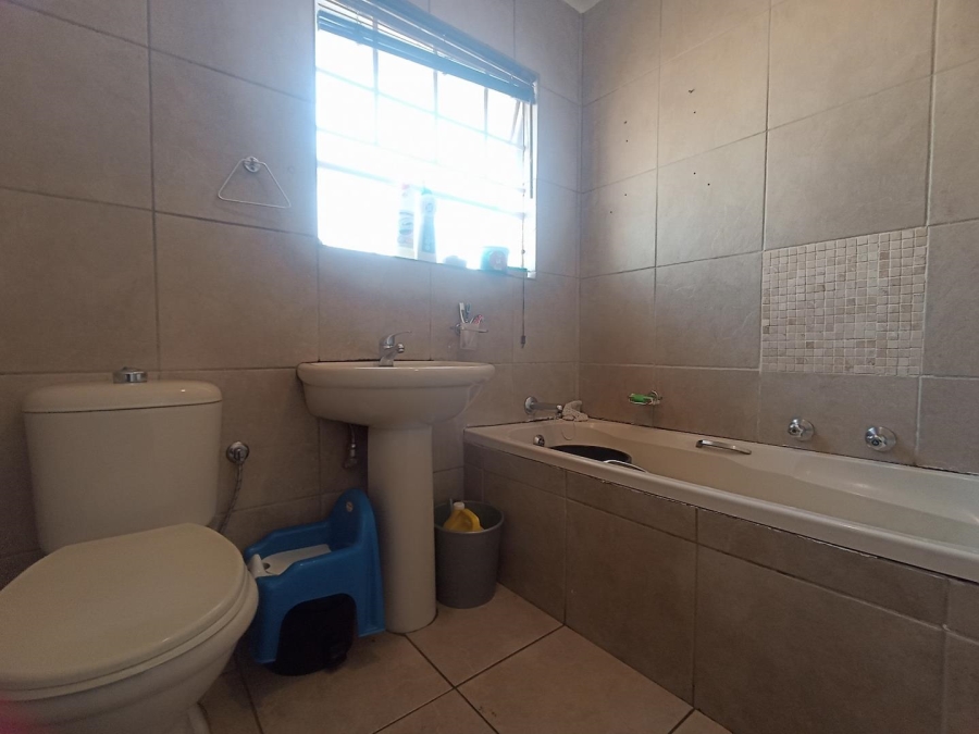 2 Bedroom Property for Sale in Whitney Gardens Gauteng