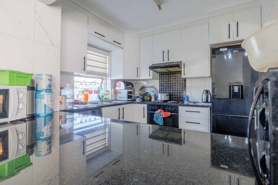 2 Bedroom Property for Sale in Kew Gauteng