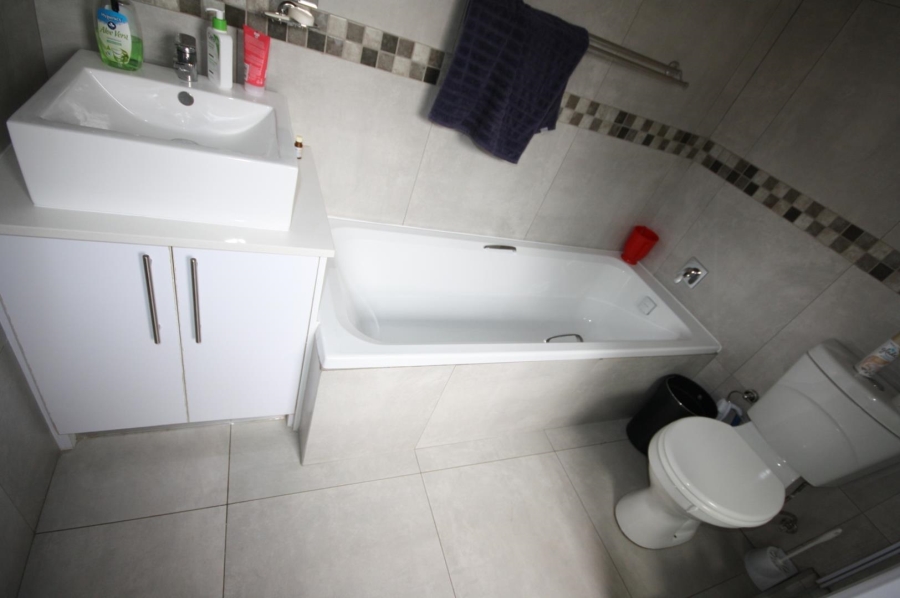 2 Bedroom Property for Sale in Illiondale Gauteng