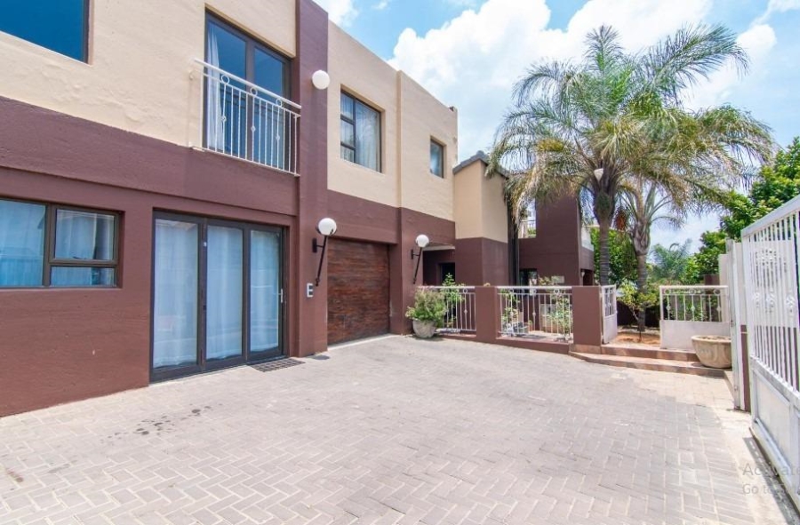 4 Bedroom Property for Sale in Waterstone Park Gauteng