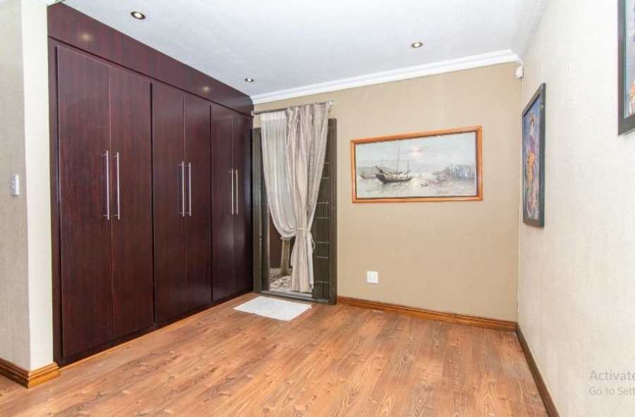 4 Bedroom Property for Sale in Waterstone Park Gauteng