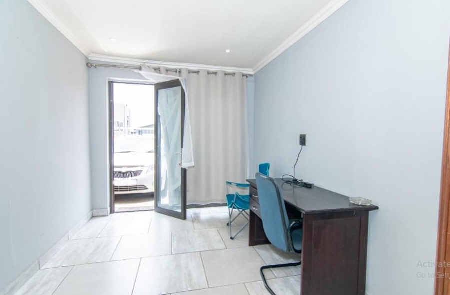 4 Bedroom Property for Sale in Waterstone Park Gauteng