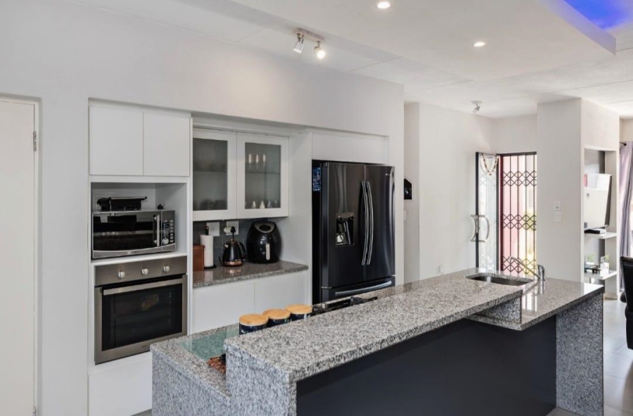 3 Bedroom Property for Sale in Edenvale Central Gauteng