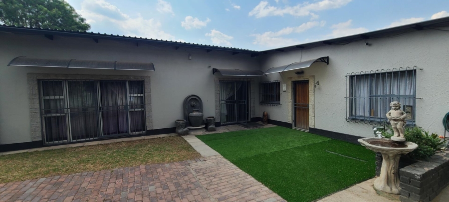 6 Bedroom Property for Sale in Edenvale Central Gauteng
