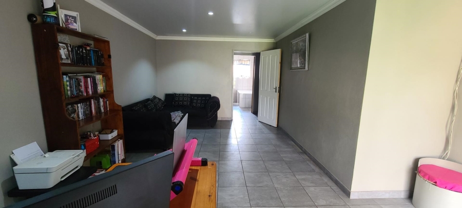 6 Bedroom Property for Sale in Edenvale Central Gauteng