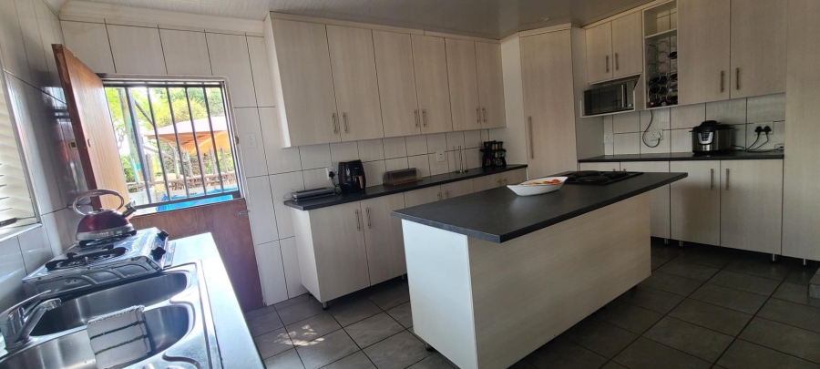 6 Bedroom Property for Sale in Edenvale Central Gauteng