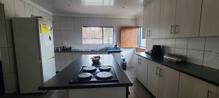 6 Bedroom Property for Sale in Edenvale Central Gauteng