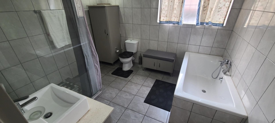 6 Bedroom Property for Sale in Edenvale Central Gauteng
