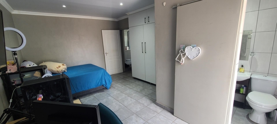 6 Bedroom Property for Sale in Edenvale Central Gauteng