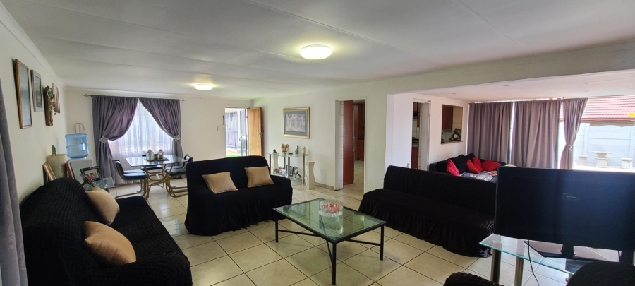 6 Bedroom Property for Sale in Edenvale Central Gauteng