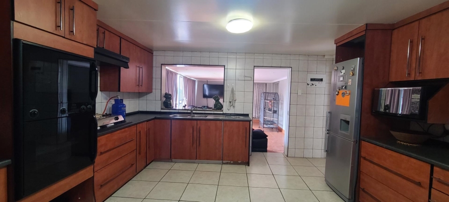 6 Bedroom Property for Sale in Edenvale Central Gauteng