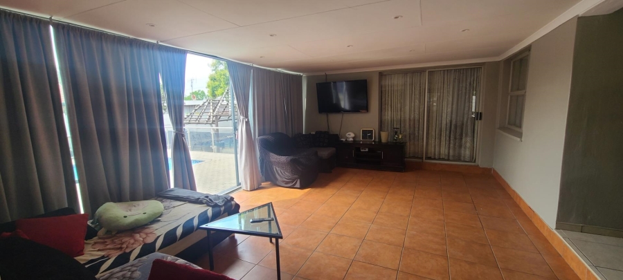 6 Bedroom Property for Sale in Edenvale Central Gauteng