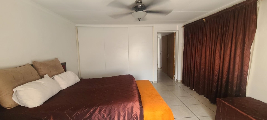 6 Bedroom Property for Sale in Edenvale Central Gauteng