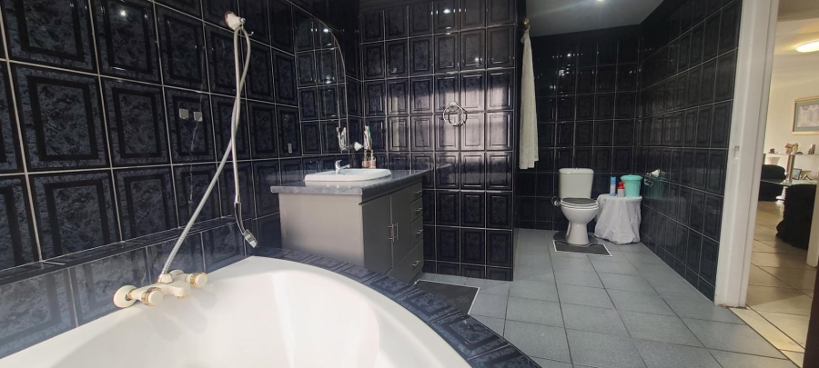 6 Bedroom Property for Sale in Edenvale Central Gauteng