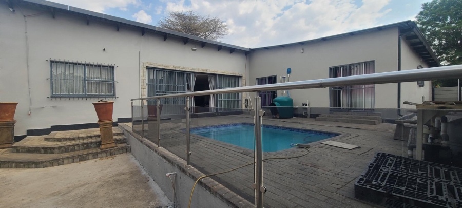 6 Bedroom Property for Sale in Edenvale Central Gauteng