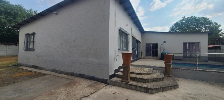 6 Bedroom Property for Sale in Edenvale Central Gauteng