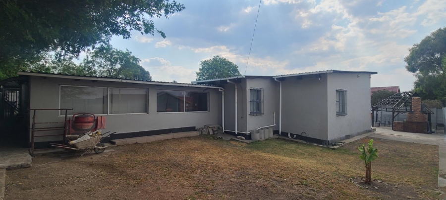 6 Bedroom Property for Sale in Edenvale Central Gauteng