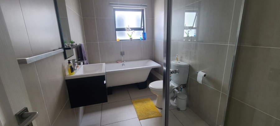 2 Bedroom Property for Sale in Greenstone Ridge Gauteng