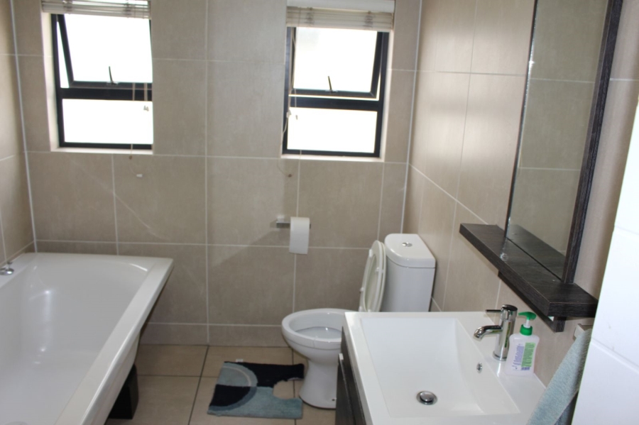 3 Bedroom Property for Sale in Greenstone Crest Gauteng