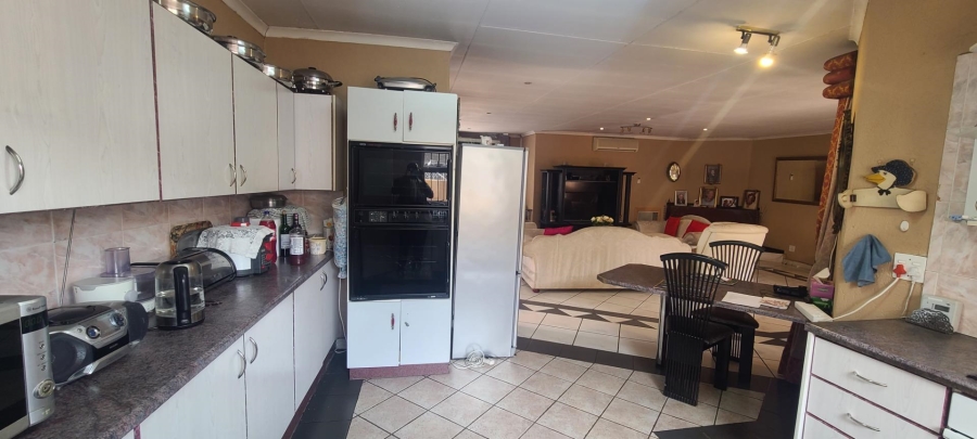 3 Bedroom Property for Sale in Edenvale Central Gauteng