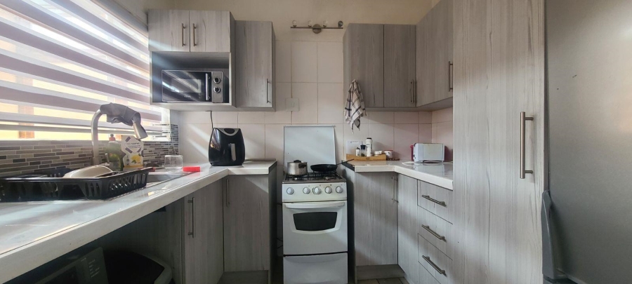 2 Bedroom Property for Sale in Edenvale Central Gauteng