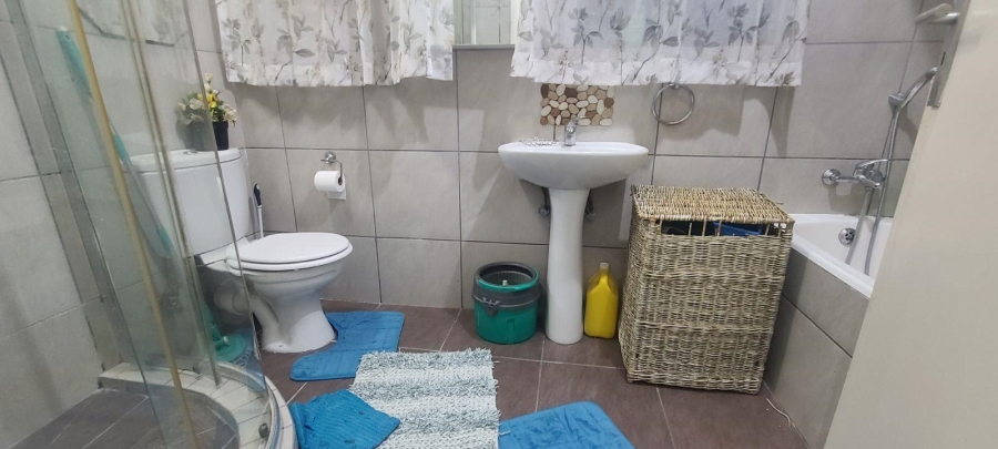 2 Bedroom Property for Sale in Edenvale Central Gauteng