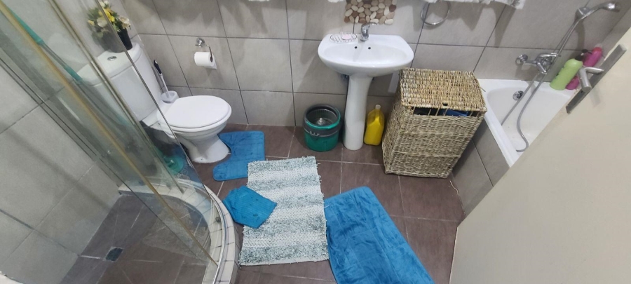 2 Bedroom Property for Sale in Edenvale Central Gauteng