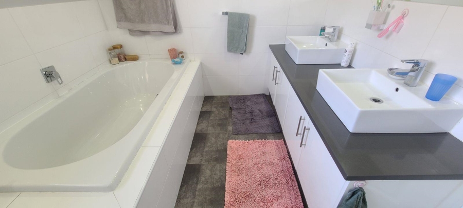 3 Bedroom Property for Sale in Edenvale Central Gauteng