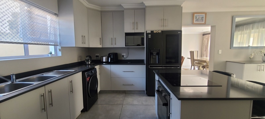 3 Bedroom Property for Sale in Edenvale Central Gauteng