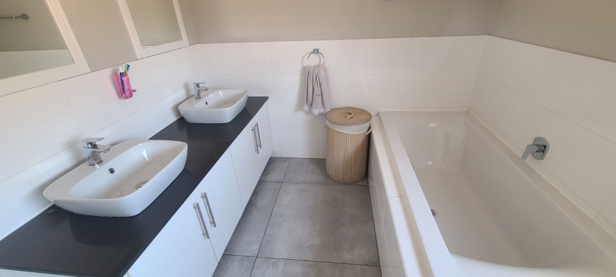 3 Bedroom Property for Sale in Edenvale Central Gauteng