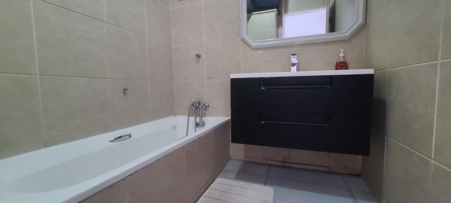 2 Bedroom Property for Sale in Edenvale Central Gauteng