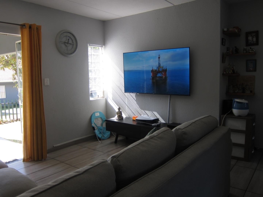 2 Bedroom Property for Sale in Linmeyer Gauteng