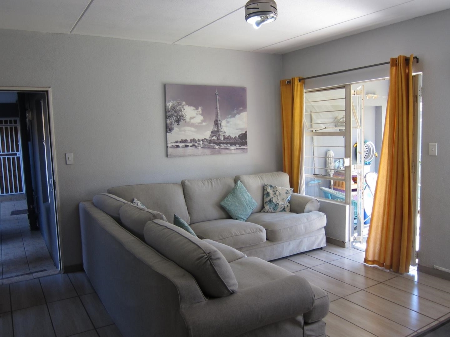 2 Bedroom Property for Sale in Linmeyer Gauteng