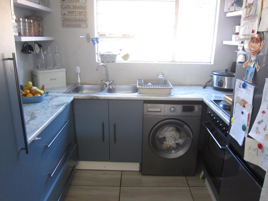 2 Bedroom Property for Sale in Linmeyer Gauteng