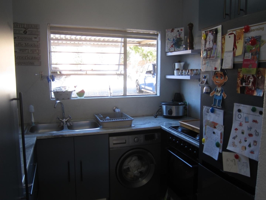 2 Bedroom Property for Sale in Linmeyer Gauteng