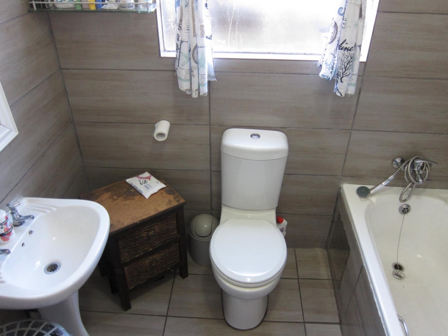 2 Bedroom Property for Sale in Linmeyer Gauteng