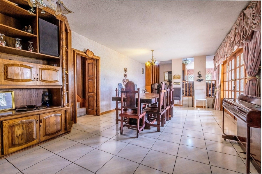 6 Bedroom Property for Sale in Mondeor Gauteng