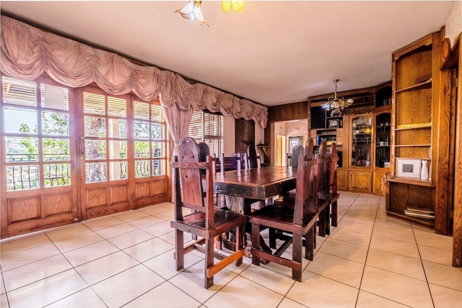 6 Bedroom Property for Sale in Mondeor Gauteng