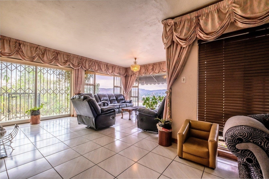 6 Bedroom Property for Sale in Mondeor Gauteng